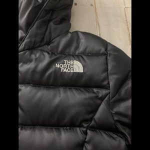 NORTH FACE HOODED PUFFER JACKET